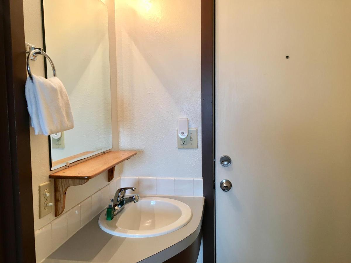 The Tradewinds Condo/Hotel سيسيدي، مونتيري، كاليفورنيا الغرفة الصورة